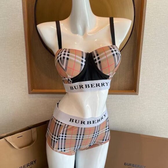 😘😘Women's Burberry Swimsuit。👙 - Picture 2 of 8